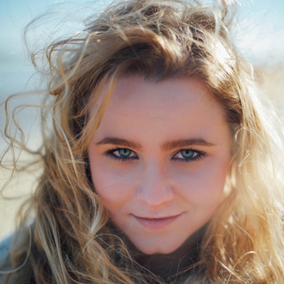 Meet your Posher, April - Picture 1 of 1